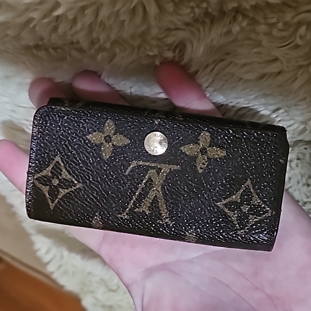 LOUIS VUITTON VINTAGE AUTHENTIC MONOGRAM KEY HOLDER EXCELLENT CONDITION.